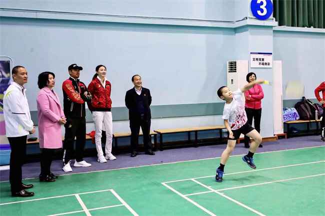 林丹谢杏芳鼓励广州羽毛球队小队员为国争光