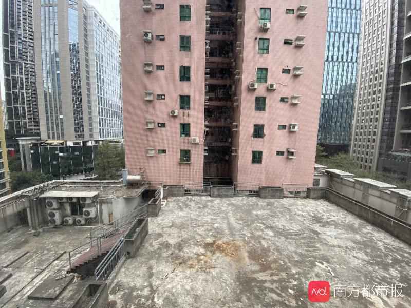 珠江新城住宅楼下突建光伏板，谁来管？南都报道后，全拆了！