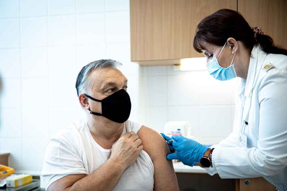 匈牙利总理欧尔班接种中国新冠疫苗
