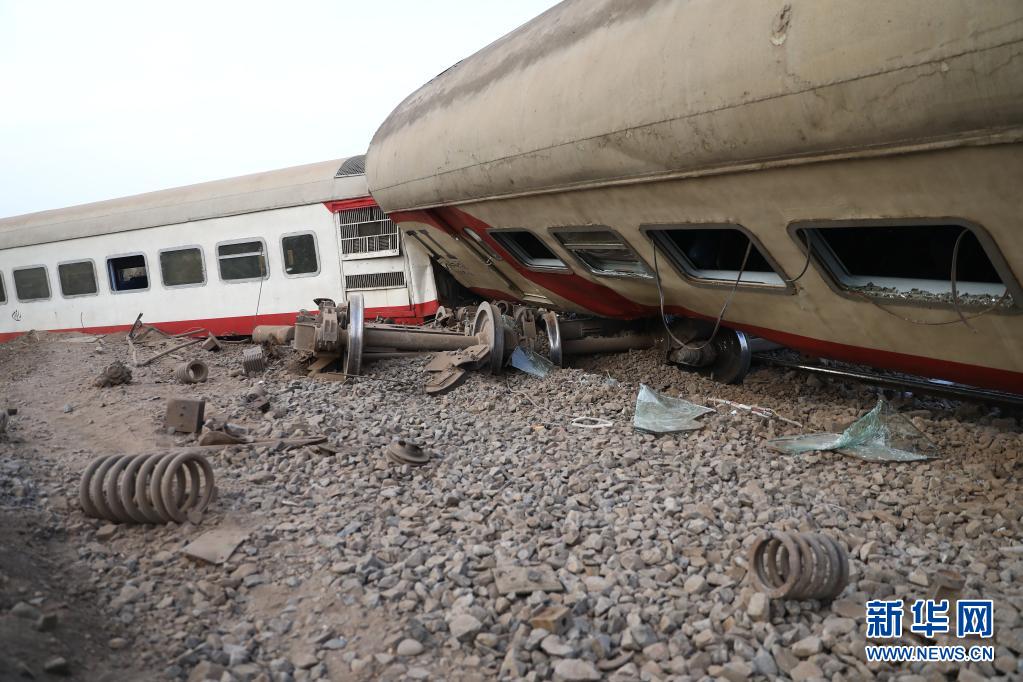 埃及列车脱轨事故造成至少11人死亡