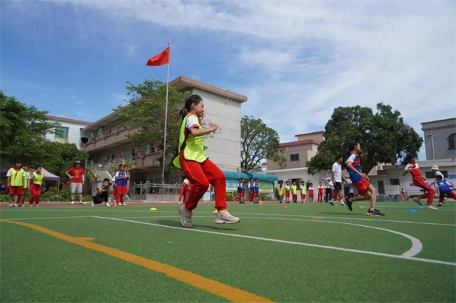 广东“公益体彩 快乐操场”老区苏区行第三站走进中山黄圃