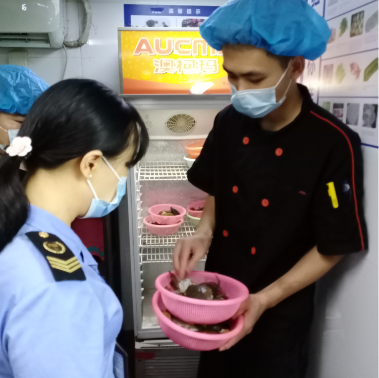 广州检查“胖哥俩肉蟹煲”餐饮店，部分食材未能提供检测报告